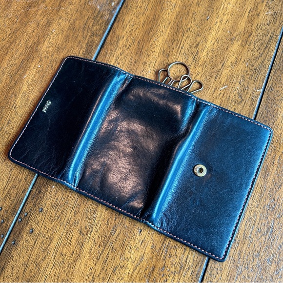 Chloe Black Leather Key Holder with Coral Interior - Picture 5 of 6